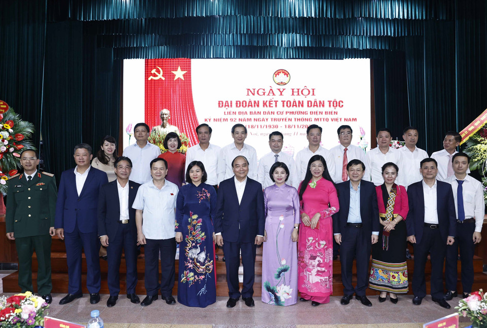 Chủ tịch nước Nguyễn Xuân Phúc và các đại biểu. (Ảnh: Thống Nhất/TTXVN)