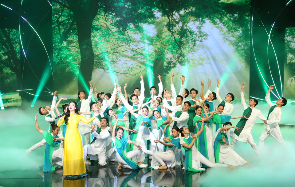 Tiết mục biểu diễn nghệ thuật trong chương trình. (Ảnh: Thống Nhất/TTXVN)
