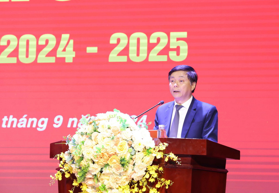 PGS.TS Phạm Minh Sơn, Giám đốc Học viện Báo chí và Tuyên truyền phát biểu tại Lễ khai giảng. (Ảnh: Phương Hoa/TTXVN)