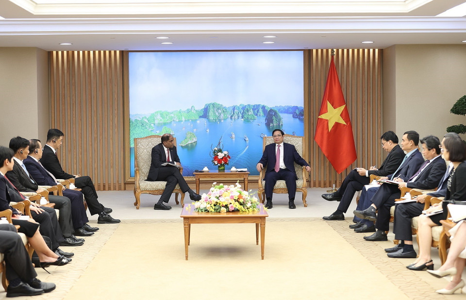 Thủ tướng Phạm Minh Chính tiếp Đại sứ Singapore tại Việt Nam. (Ảnh: Dương Giang/TTXVN)