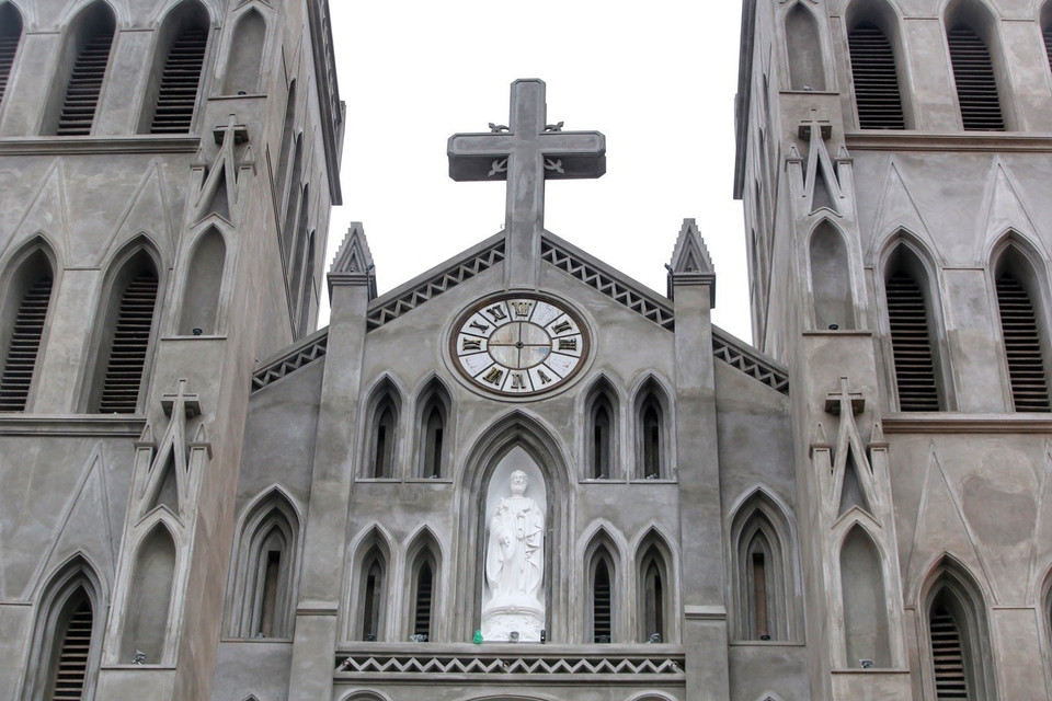 Nhà thờ Lớn Hà Nội với "chiếc áo mới". (Ảnh: Tuấn Đức/TTXVN)