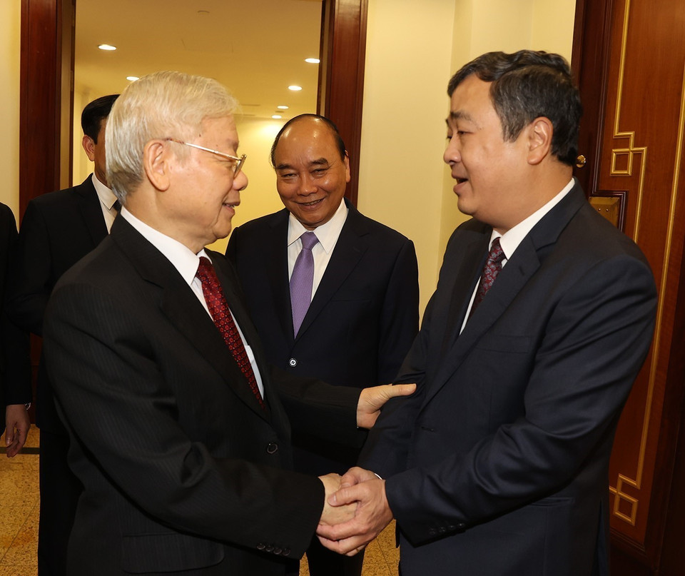 Tổng Bí thư Nguyễn Phú Trọng, Chủ tịch nước Nguyễn Xuân Phúc và các đại biểu dự bế mạc Hội nghị. (Ảnh: Trí Dũng/TTXVN)