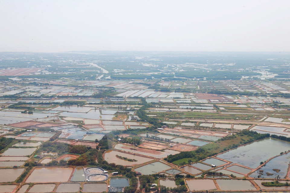 Khu vực Đồng bằng sông Cửu Long nhìn từ trực thăng. (Ảnh: Dương Giang/TTXVN)