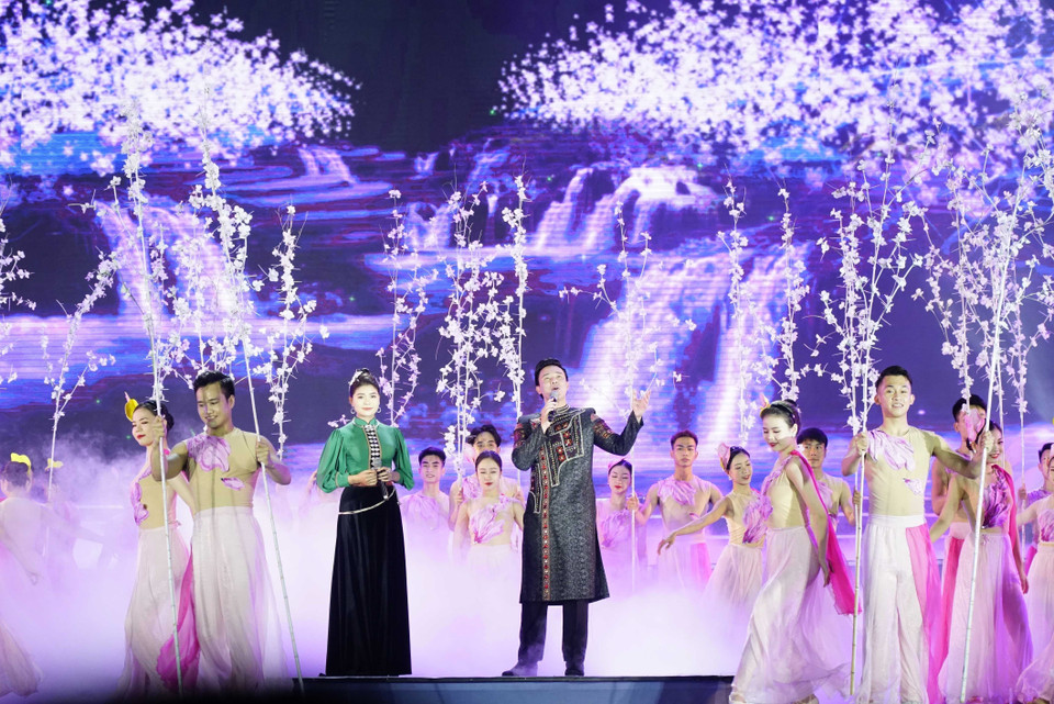 Một tiết mục biểu diễn trong chương trình nghệ thuật tại Lễ khai mạc. (Ảnh: Xuân Tư/TTXVN)