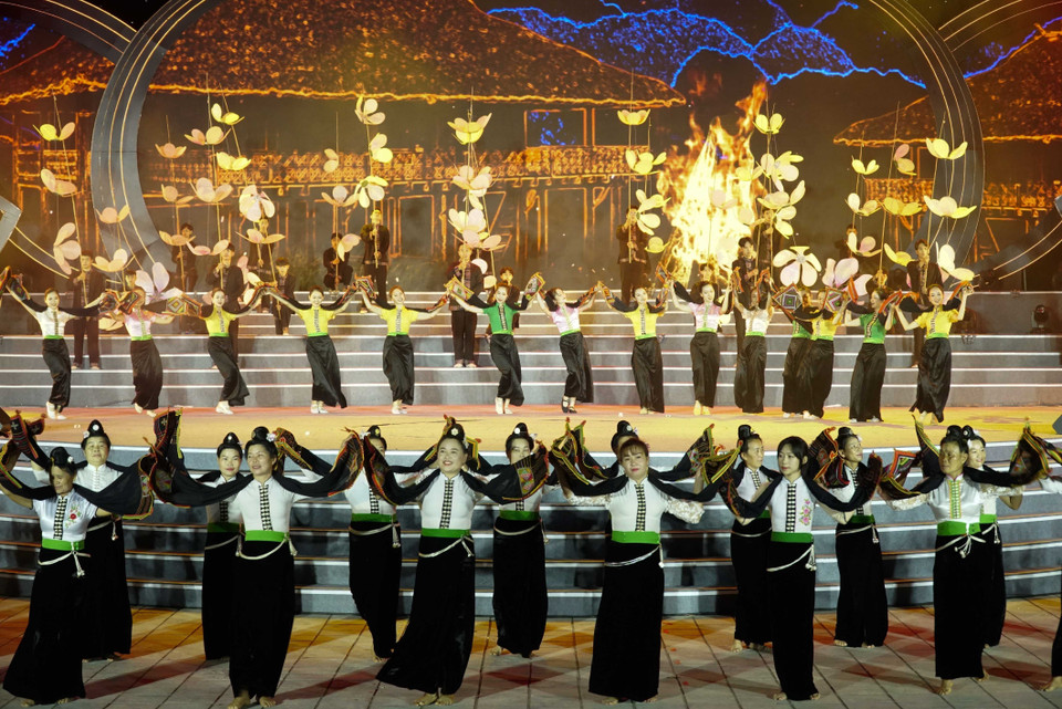 Lễ hội Hoa Ban bắt đầu được tỉnh Điện Biên tổ chức vào trung tuần tháng Ba hằng năm. (Ảnh: Xuân Tư/TTXVN)