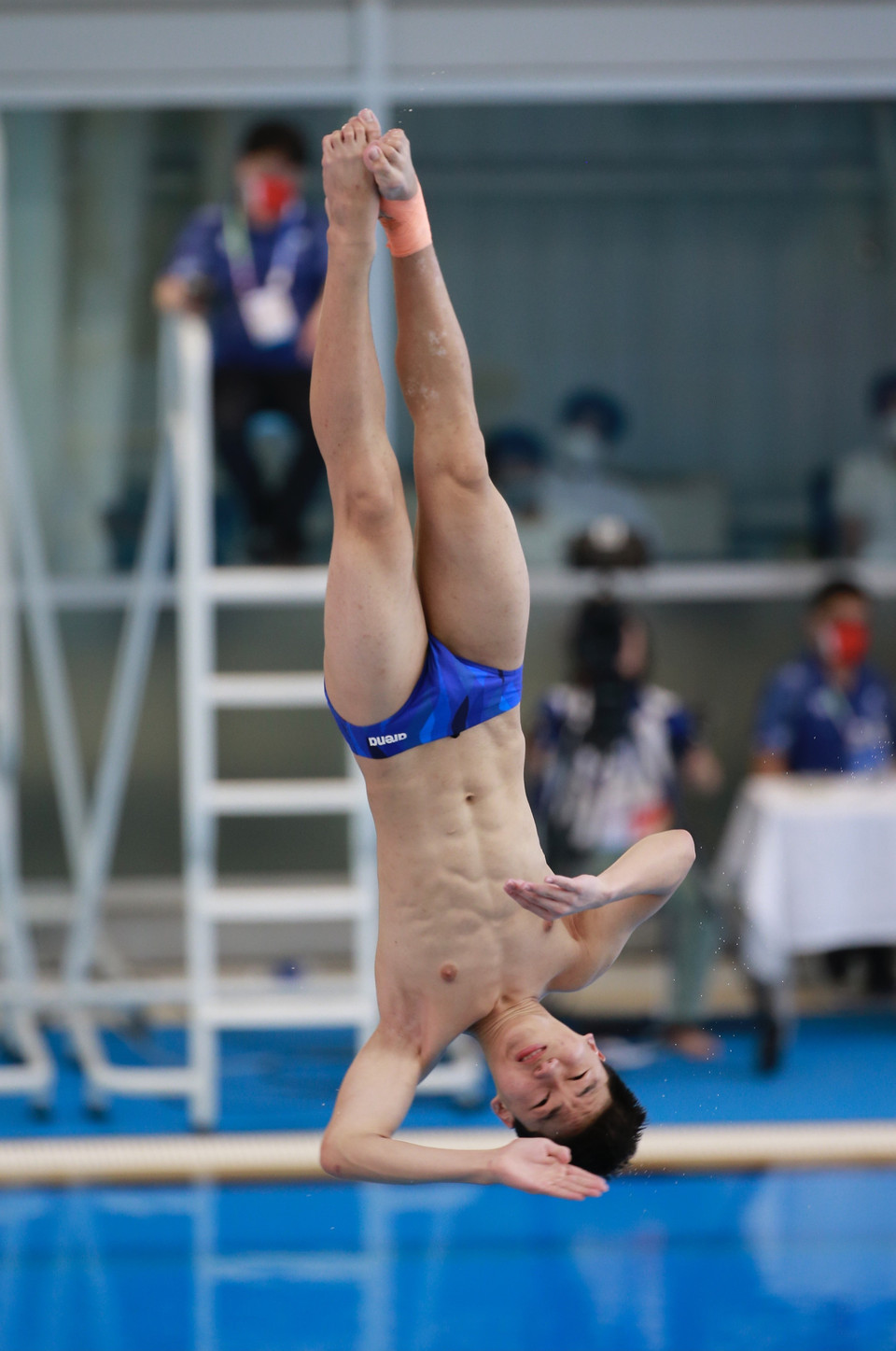  Phần thi đấu của vận động viên Việt Nam Đinh Anh Tuấn nội dung Đơn nam cầu mềm 3m. (Ảnh: Trọng Đạt/TTXVN)