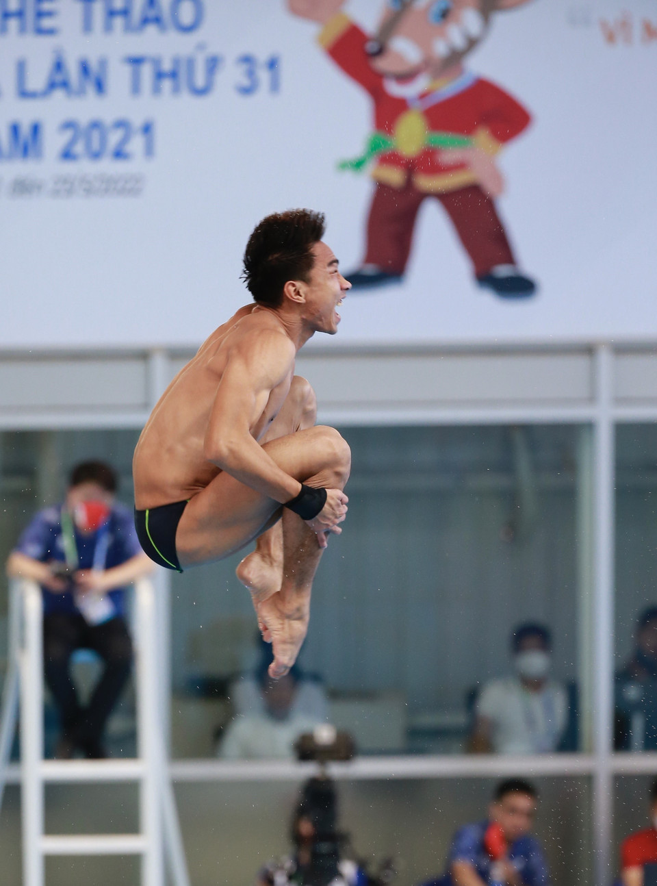 Phần thi đấu của vận động viên Malaysia Muhamma Syafiq Bin Puter nội dung Đơn nam cầu mềm 3m. (Ảnh: Trọng Đạt/TTXVN)