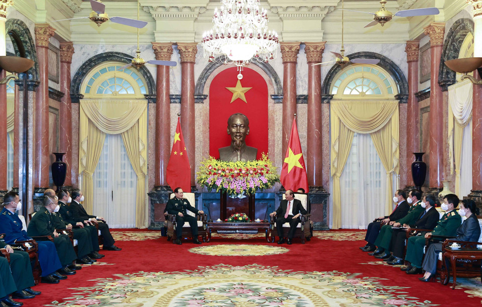 Chủ tịch nước Nguyễn Xuân Phúc tiếp Bộ trưởng Quốc phòng Trung Quốc Ngụy Phượng Hòa. (Ảnh: Thống Nhất/TTXVN)