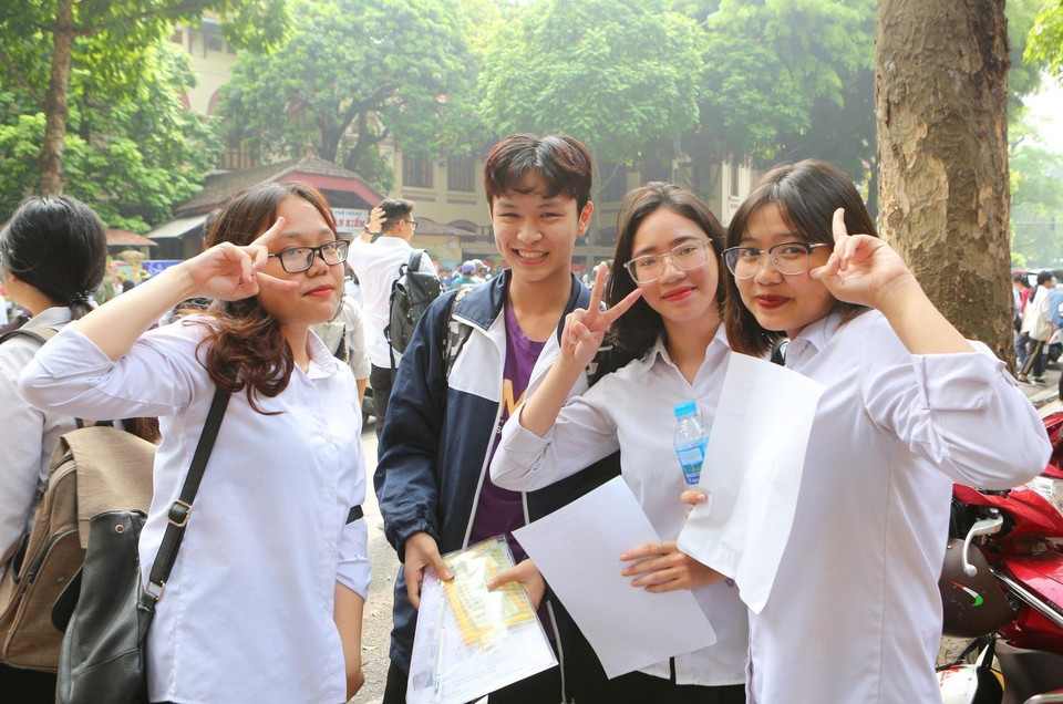 Các học sinh hân hoan sau khi hoàn thành môn thi tại Kỳ thi THPT quốc gia 2019. (Ảnh: Thành Đạt/TTXVN)