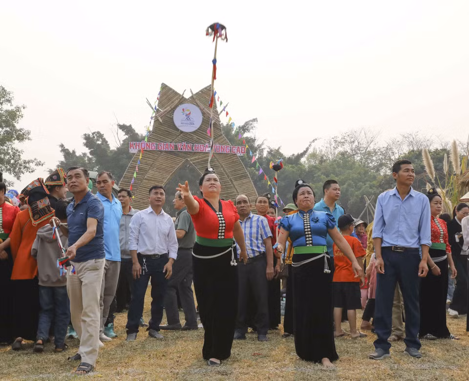 Thi tung còn tại Không gian văn hóa vùng cao. (Ảnh: Trung Kiên/TTXVN)