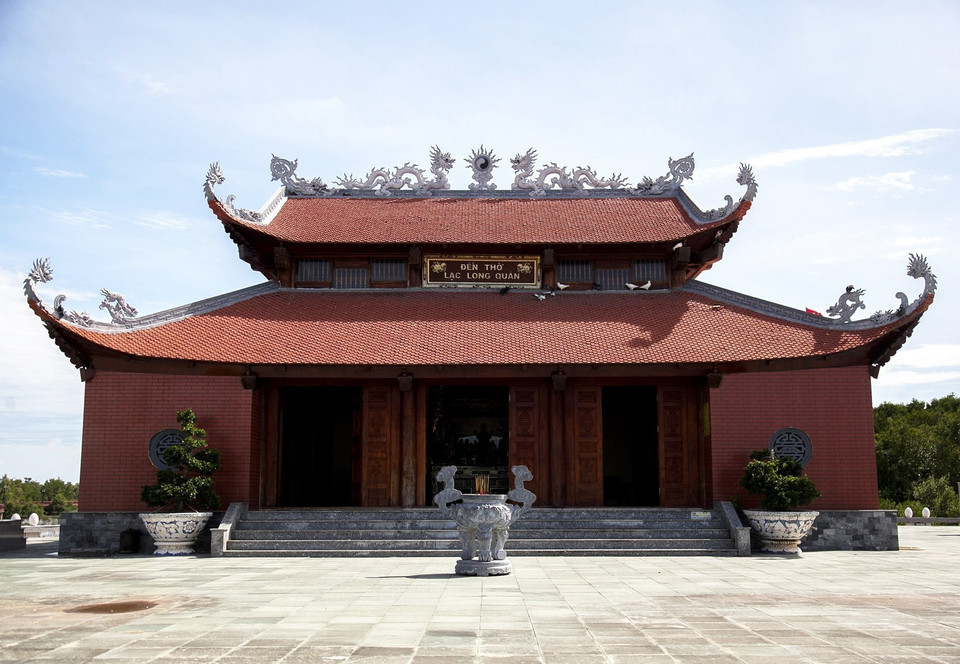 Đền thờ Lạc Long Quân trong Công viên Văn hóa Du lịch Mũi Cà Mau. (Ảnh: Hồng Đạt/TTXVN)