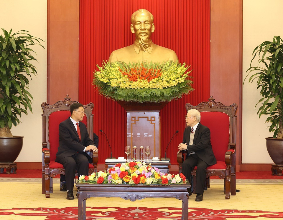 Tổng Bí thư Nguyễn Phú Trọng tiếp ông Lưu Ninh, Bí thư Đảng ủy Khu tự trị dân tộc Choang Quảng Tây, Trung Quốc. (Ảnh: Trí Dũng/TTXVN)