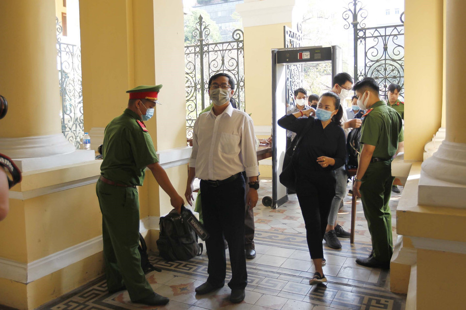 Đông đảo phóng viên dự phiên tòa xét xử nguyên Phó Chủ tịch UBND TP Hồ Chí Minh Nguyễn Thành Tài cùng đồng phạm ngày 15/3. (Ảnh: Thanh Vũ/TTXVN)