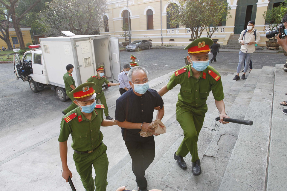  Bị cáo Nguyễn Thành Tài, nguyên Phó Chủ tịch UBND Thành phố Hồ Chí Minh được áp giải đến phiên tòa ngày 15/3. (Ảnh: Thanh Vũ/TTXVN)
