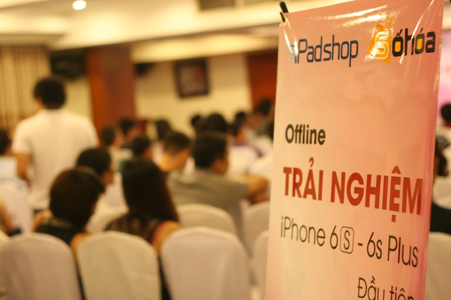 Buổi trải nghiệm có rất đông bạn trẻ tham gia. (Ảnh: Trung Hiền/Vietnam+)