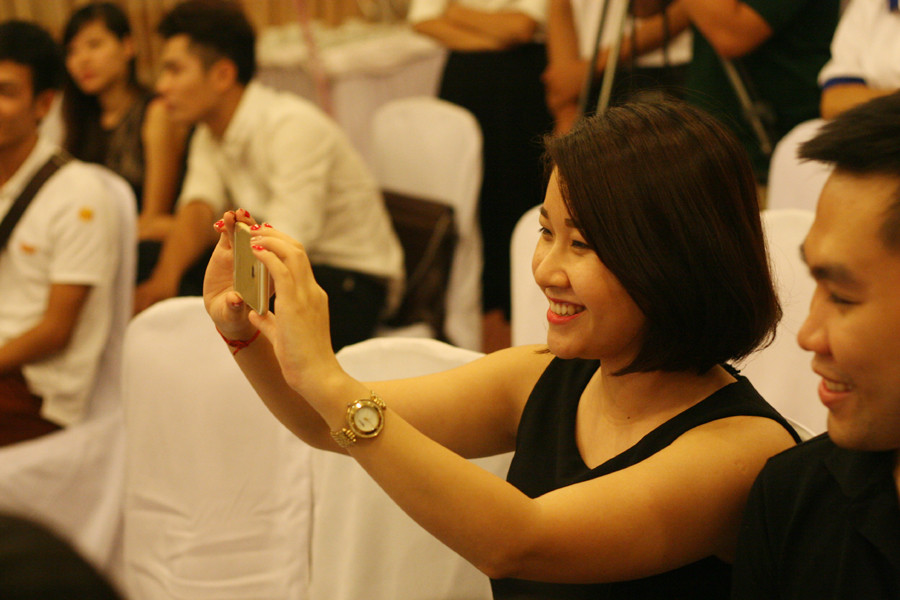 Thử nghiệm chụp ảnh với iPhone 6S. (Ảnh: Trung Hiền/Vietnam+)