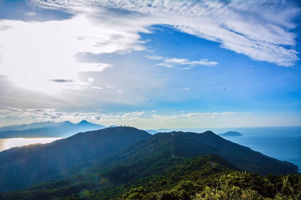 Núi Sơn Trà trập trùng, hùng vỹ. (Ảnh: Văn Dũng/TTXVN)