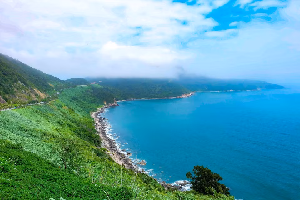 Cảnh thiên nhiên tuyệt đẹp trên bán đảo Sơn Trà. (Ảnh: Văn Dũng/TTXVN)