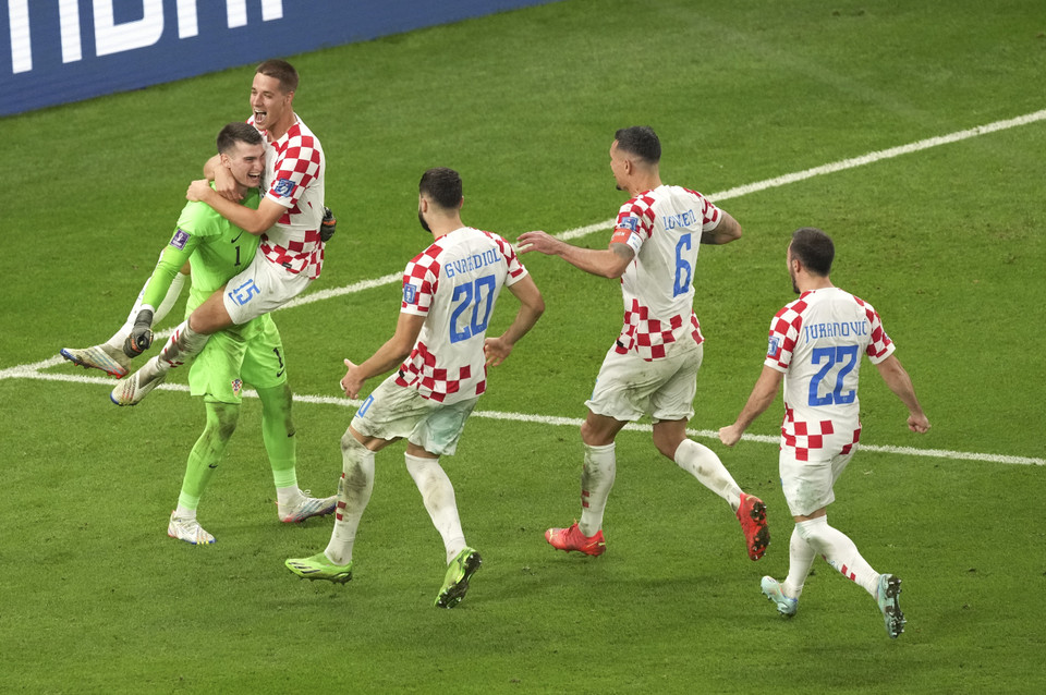 Croatia giành vé vào tứ kết sau trận thắng Nhật Bản 3-1 ở loạt sút luân lưu (hòa 1-1 trong 120 phút). (Nguồn: Reuters)