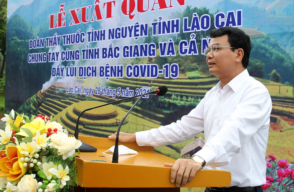 Ông Đặng Xuân Phong, Ủy viên Trung ương Đảng, Bí thư tỉnh ủy Lào Cai phát biểu giao nhiệm vụ cho đoàn công tác. (Ảnh: Quốc Khánh/TTXVN)