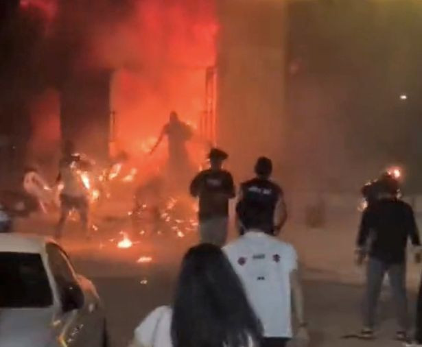 Cụ thể, có ó 13 người thiệt mạng và 35 người bị thương. (Nguồn: Mirror)