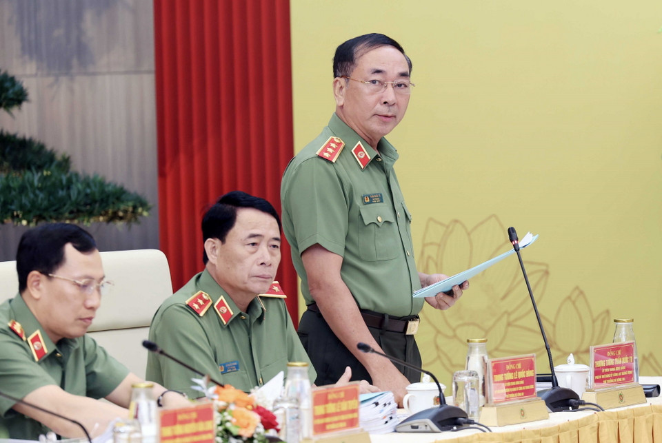 Thượng tướng Trần Quốc Tỏ, Ủy viên Trung ương Đảng, Phó Bí thư Đảng ủy Công an Trung ương, Thứ trưởng Bộ Công an trình bày báo cáo. (Ảnh: Nhan Sáng/TTXVN)