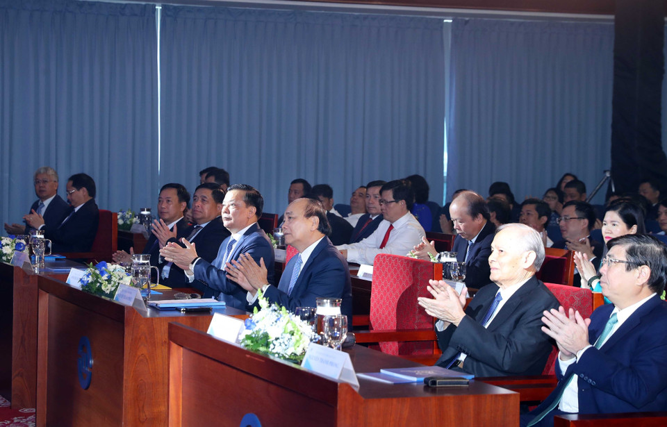 Thủ tướng Nguyễn Xuân Phúc và các đại biểu tham dự buổi lễ. (Ảnh: Thống Nhất/TTXVN)