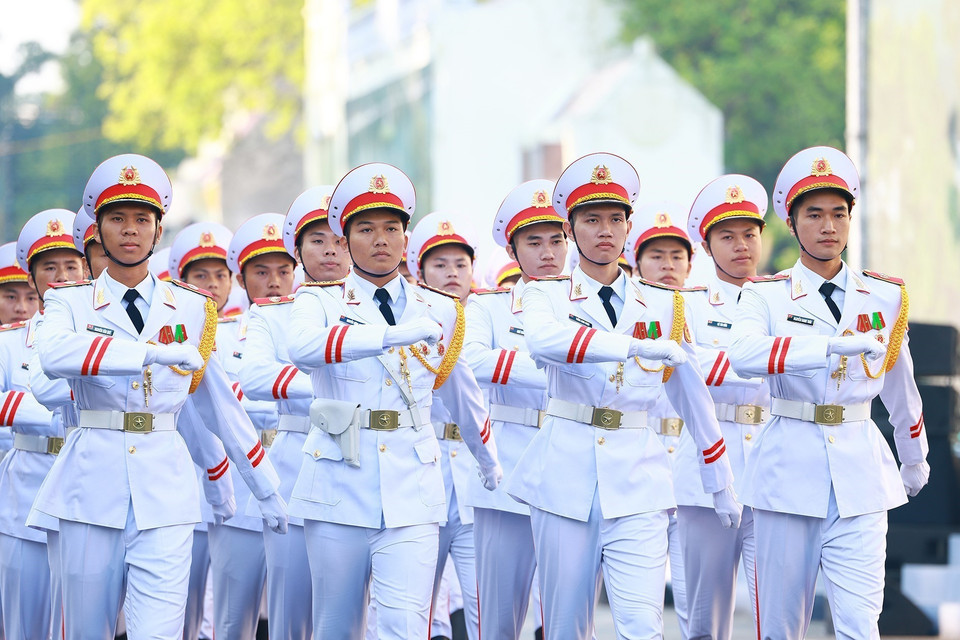 Đoàn quân nhạc Quân đội Nhân dân Việt Nam diễu hành tại "Ngày hội Văn hóa vì Hòa bình". (Ảnh: Dương Giang/TTXVN)