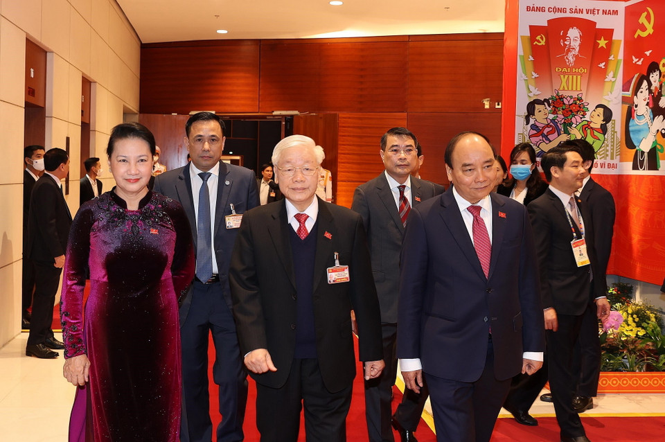 Tổng Bí thư, Chủ tịch nước Nguyễn Phú Trọng cùng Ủy viên Bộ Chính trị, Thủ tướng Chính phủ Nguyễn Xuân Phúc, Ủy viên Bộ Chính trị, Chủ tịch Quốc hội Nguyễn Thị Kim Ngân đến dự phiên họp trù bị Đại hội XIII của Đảng. (Nguồn: TTXVN)