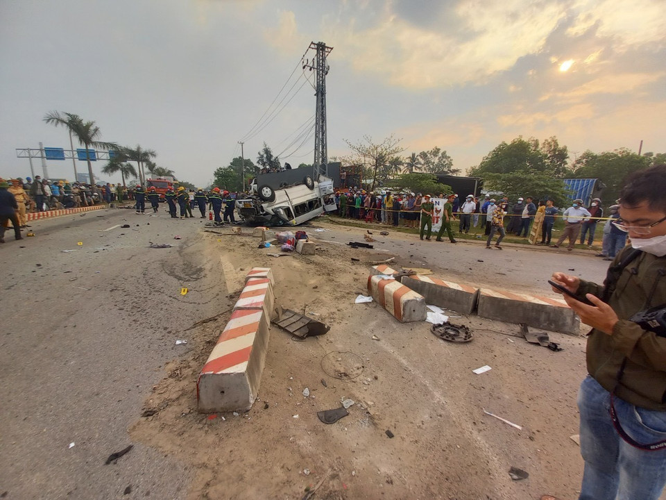 Hiện trường vụ tai nạn. (Ảnh: Trịnh Bang Nhiệm/TTXVN)