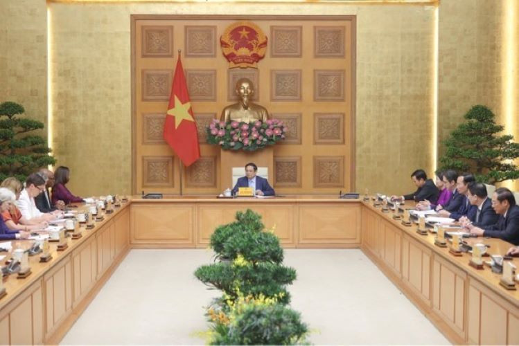 Thủ tướng Phạm Minh Chính tiếp bà Pauline Tamesis, Điều phối viên thường trú Liên hợp quốc tại Việt Nam và Trưởng đại diện một số tổ chức của Liên hợp quốc. (Ảnh: Dương Giang/TTXVN)