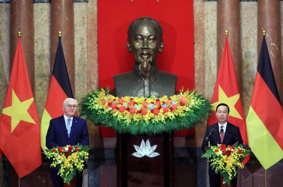 Chủ tịch nước Võ Văn Thưởng và Tổng thống CHLB Đức Frank-Walter Steinmeier gặp gỡ báo chí. (Ảnh: Thống Nhất/TTXVN)