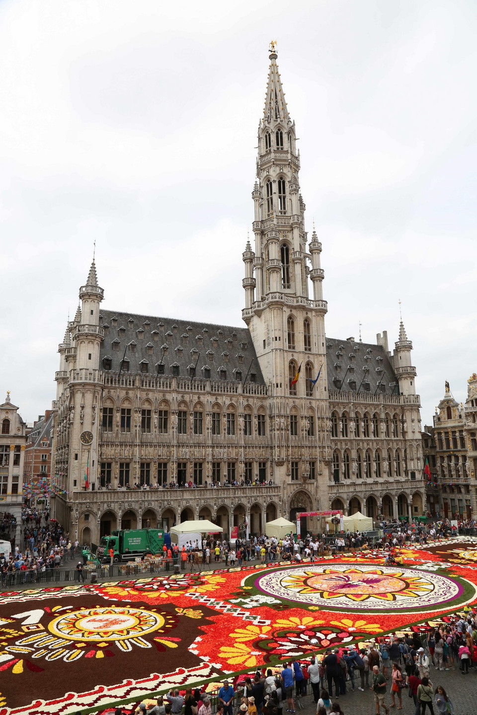 Chủ đề của thảm hoa năm nay là Guanajuato, một thành phố giàu truyền thống văn hóa của đất nước Mexico xinh đẹp. (Ảnh: THX/TTXVN)