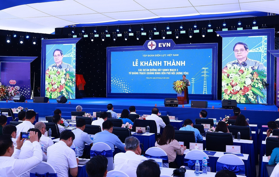 Thủ tướng Phạm Minh Chính phát biểu tại Lễ khánh thành các dự án đường dây 500kV mạch 3 ở điểm cầu chính Phố Nối (Hưng Yên). (Ảnh: Dương Giang/TTXVN)