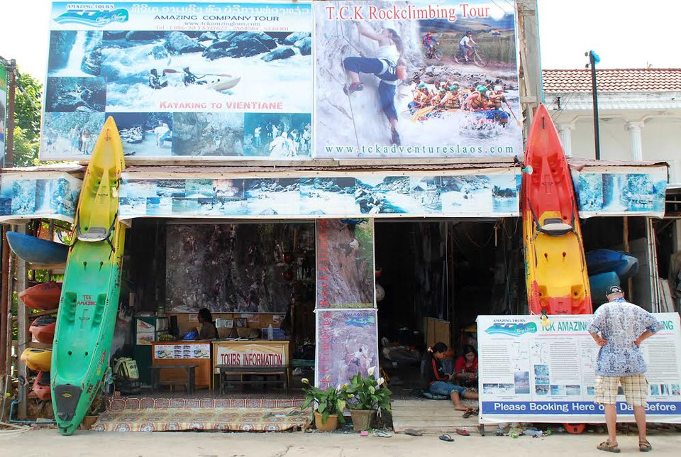 Việc có vô số trò chơi để du khách thoải mái lựa chọn là một trong những sức hút lớn của Vang Vieng. (Ảnh: Phạm Kiên/Vietnam+)