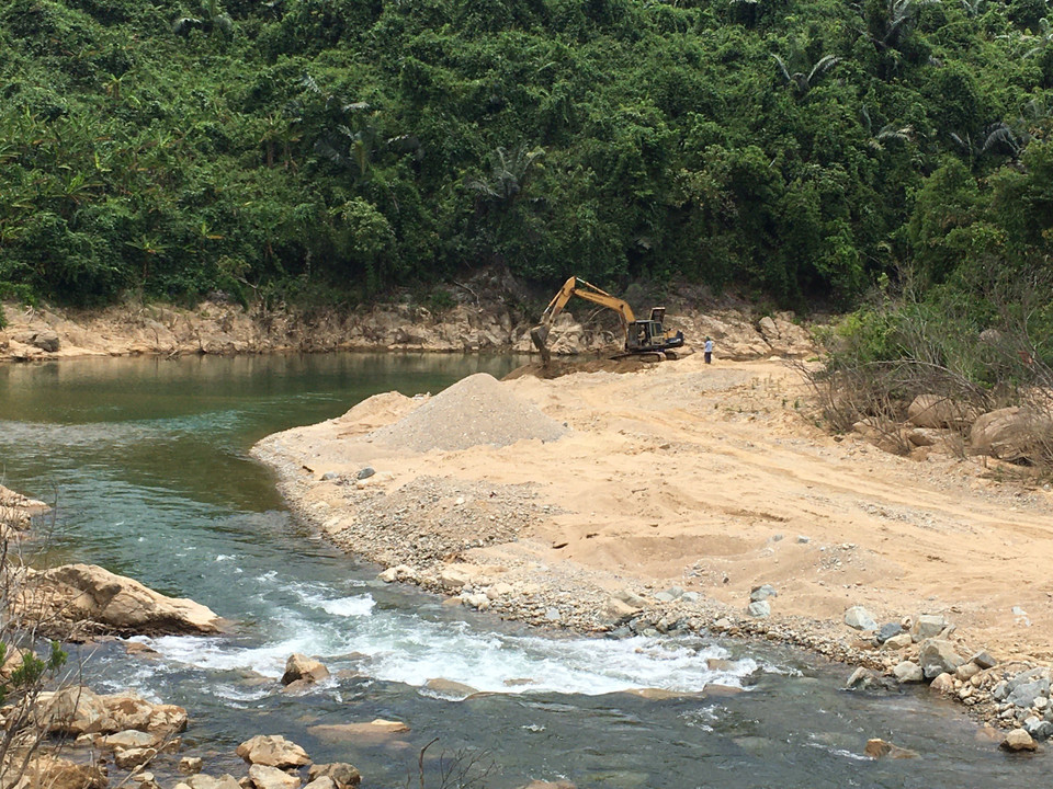 Hiện trường tìm kiếm. (Ảnh: Đỗ Trưởng/TTXVN)