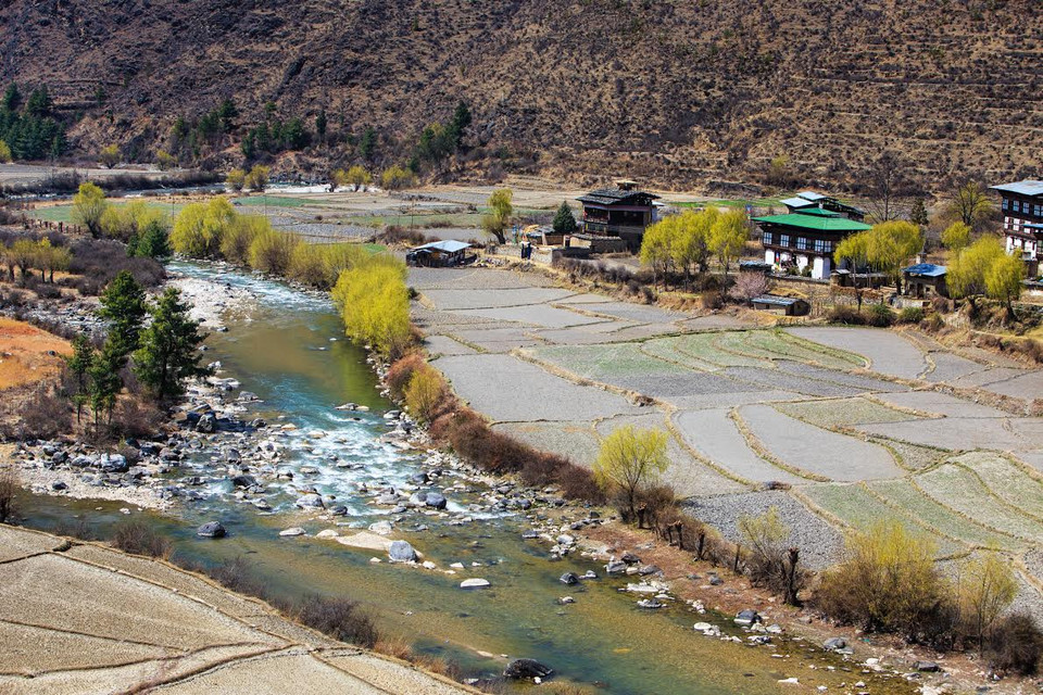 Bên dòng Thimphu. (Ảnh: Nguyễn Thanh Hải)