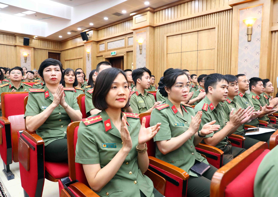 Cán bộ, chiến sỹ Cục An ninh chính trị nội bộ dự buổi làm việc. (Ảnh: Phạm Kiên/TTXVN)