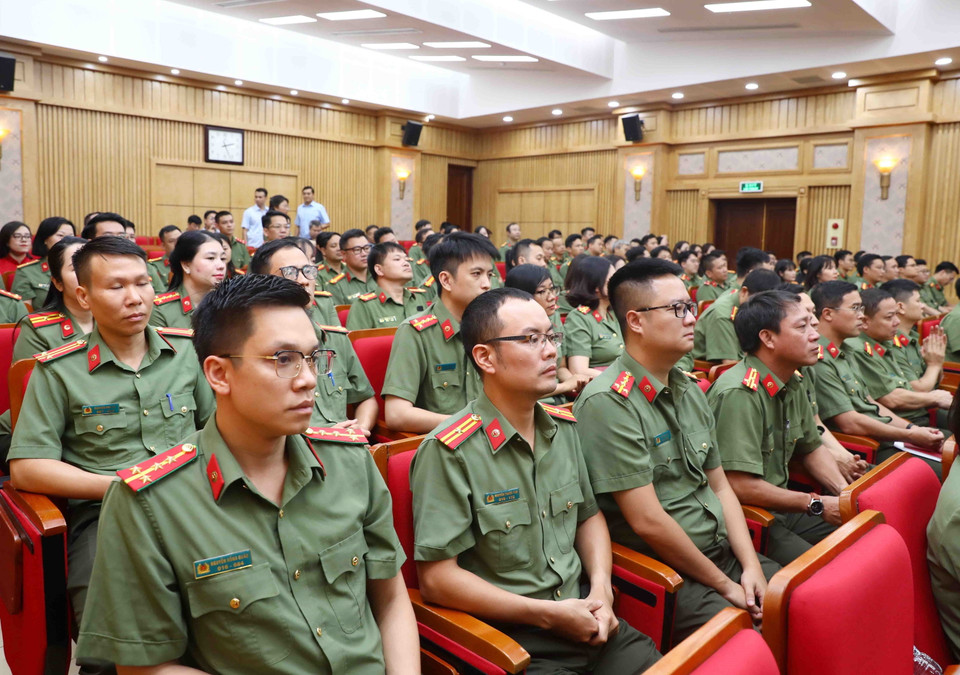 Cán bộ, chiến sỹ Cục An ninh chính trị nội bộ dự buổi làm việc. (Ảnh: Phạm Kiên/TTXVN)