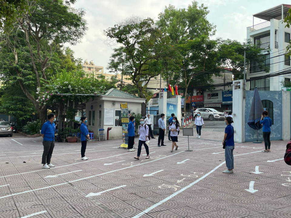 Với sự chuẩn bị kỹ lưỡng, sự quyết tâm của các cấp, các ngành cùng với mục tiêu bảo đảm an toàn cho thí sinh ở mức cao nhất, Kỳ thi tốt nghiệp THPT sẽ diễn ra nghiêm túc, công bằng, thực chất, thực hiện tốt mục tiêu 'kép' vừa an toàn phòng, chống dịch, vừa đảm bảo chất lượng kỳ thi. (Ảnh: PV/Vietnam+)