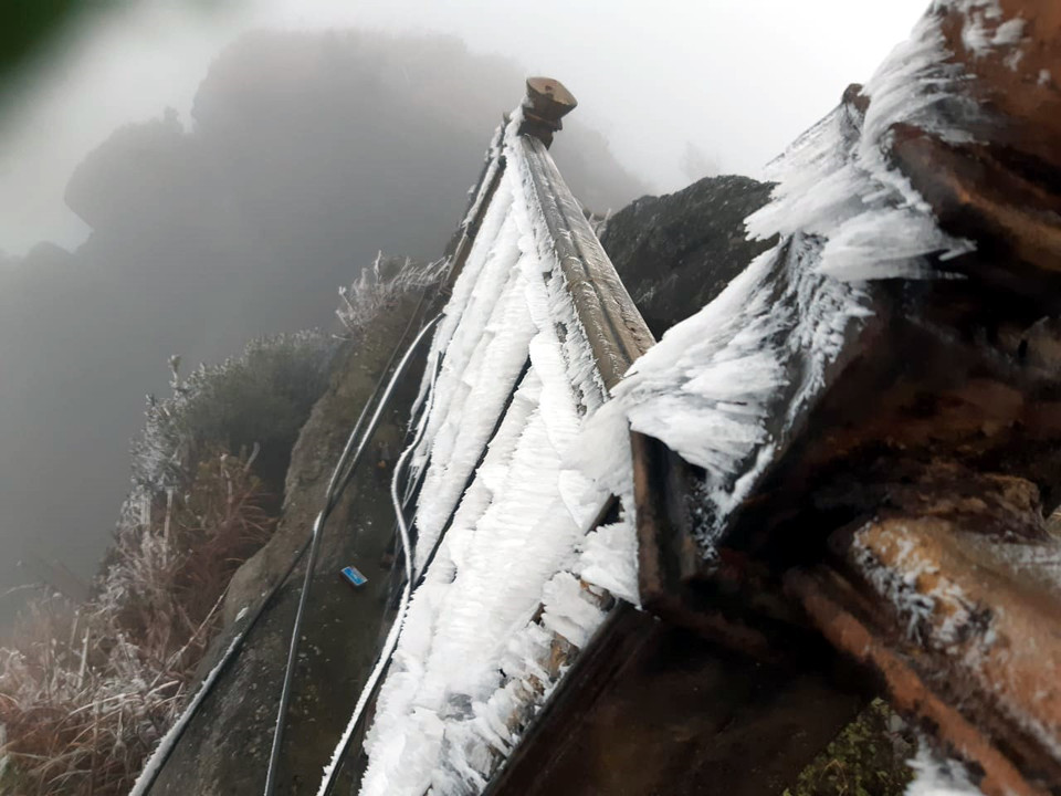 Băng giá xuất hiện ở chùa Đồng, núi Yên Tử, thành phố Uông Bí. (Ảnh: TTXVN phát)