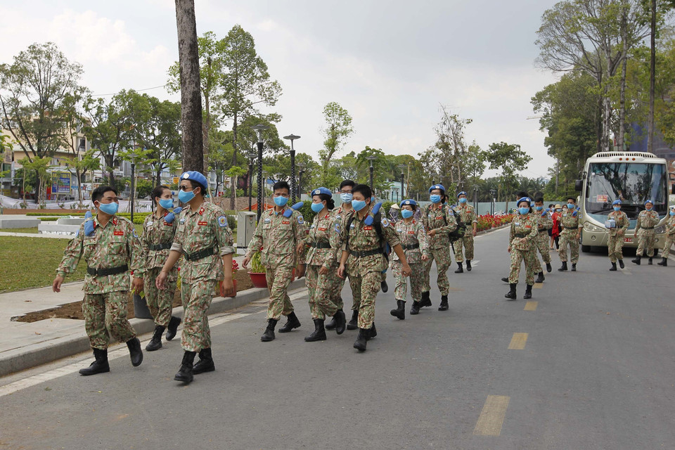 Lực lượng Bệnh viện dã chiến 2.3 lên đường làm nhiệm vụ tại Bentiu, Nam Sudan. (Ảnh: Thanh Vũ/TTXVN)
