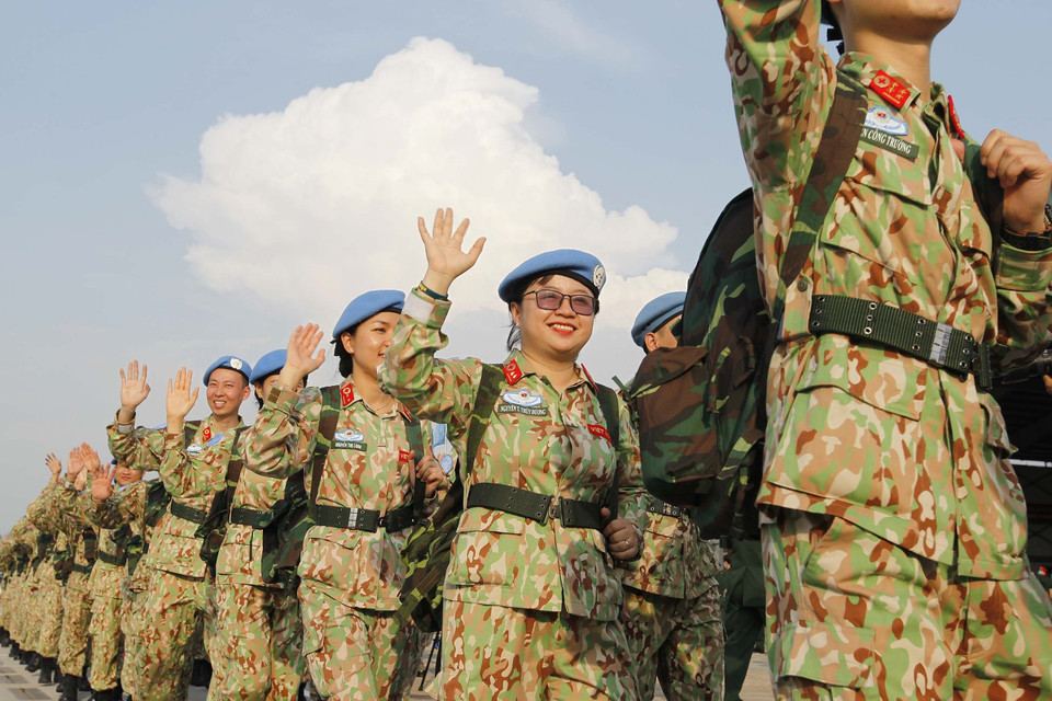 Cán bộ, nhân viên Bệnh viện dã chiến 2.3 lên đường làm nhiệm vụ tại Bentiu, Nam Sudan. (Ảnh: Thanh Vũ/TTXVN)