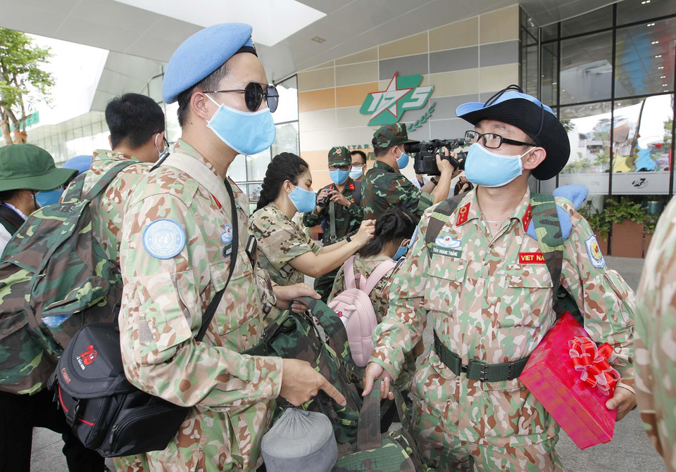 Cán bộ, nhân viên Bệnh viện dã chiến 2.3 động viên nhau trước khi lên đường làm nhiệm vụ tại Bentiu, Nam Sudan. (Ảnh: Thanh Vũ/TTXVN)