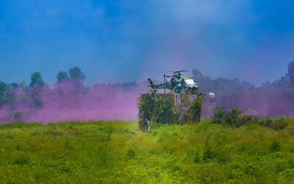 Tình huống địch đổ bộ đường không. (Ảnh: Duy Khương/ TTXVN)