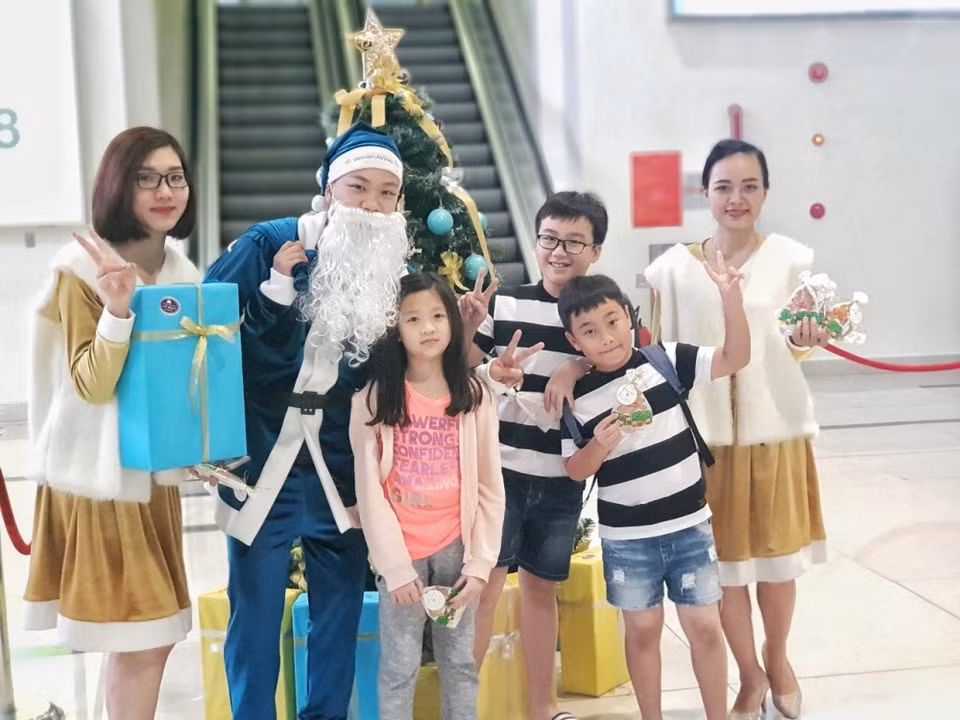 Ai cũng vui vẻ chào đón Giáng sinh