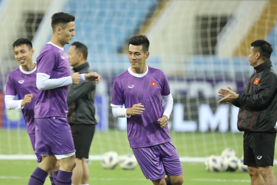 Tiền đạo Tiến Linh và các cầu thủ luyện tập chiều 23/3. (Ảnh: Minh Quyết/TTXVN)