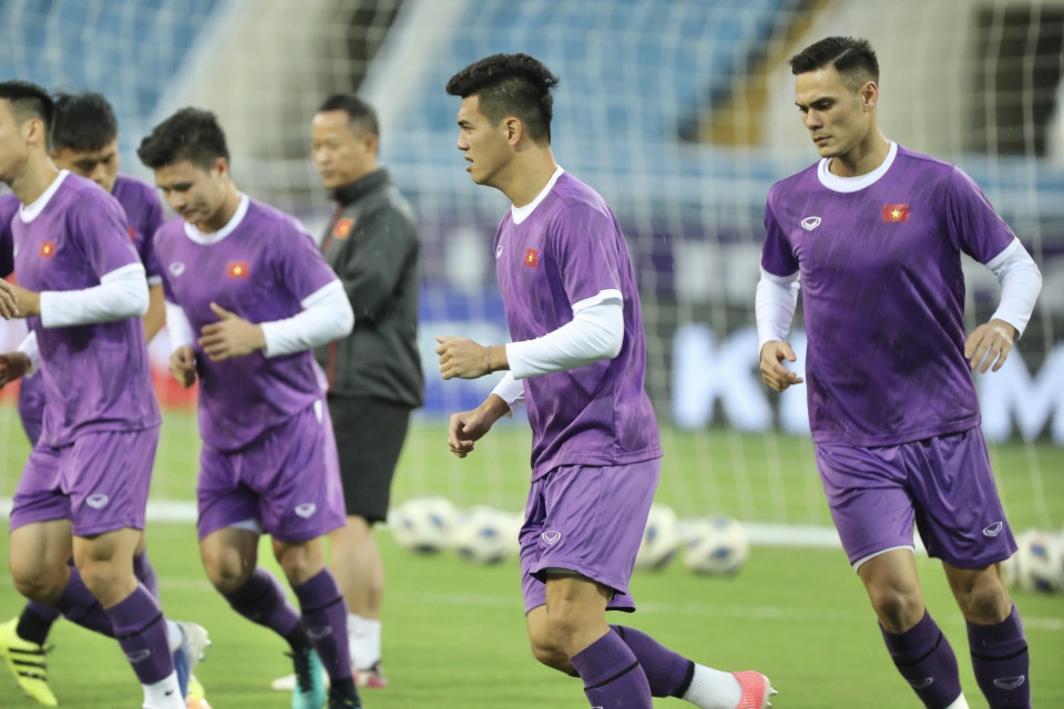 Tiền đạo Tiến Linh và các cầu thủ luyện tập chiều 23/3. (Ảnh: Minh Quyết/TTXVN)