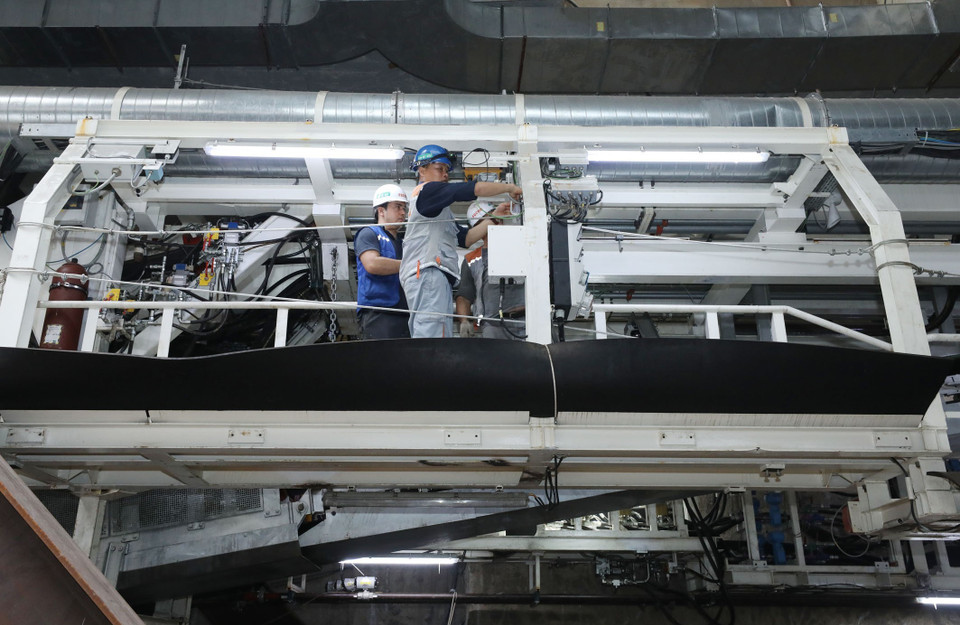 Nhân viên, người lao động làm việc tại Dự án Metro Line 3 Hà Nội. (Ảnh: Anh Tuấn/TTXVN)