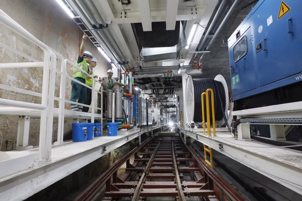 Nhân viên, người lao động làm việc tại Dự án Metro Line 3 Hà Nội. (Ảnh: Anh Tuấn/TTXVN)